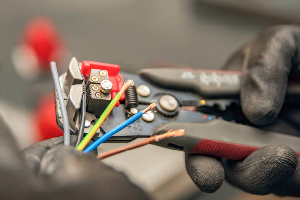 Best Licensed Electrician  in West Burlington, IA